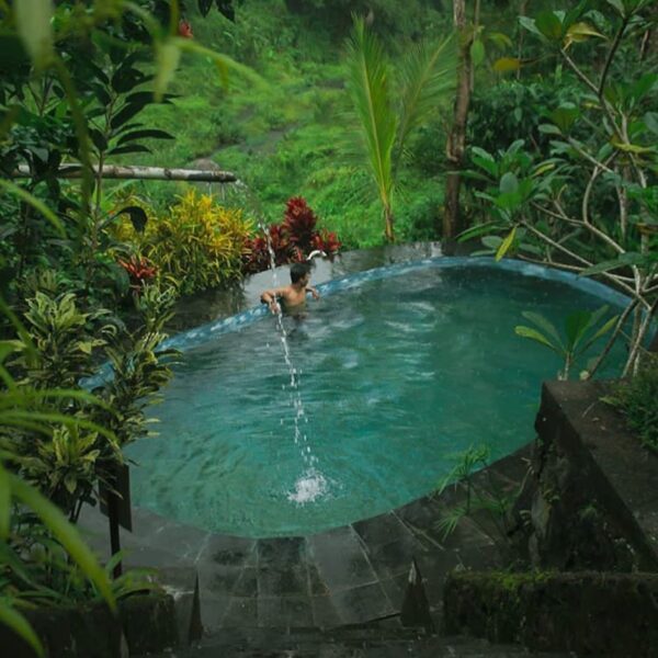 Siang-siang gini berendam enak lur 

#explorejogja photo today by  taken at Rive...