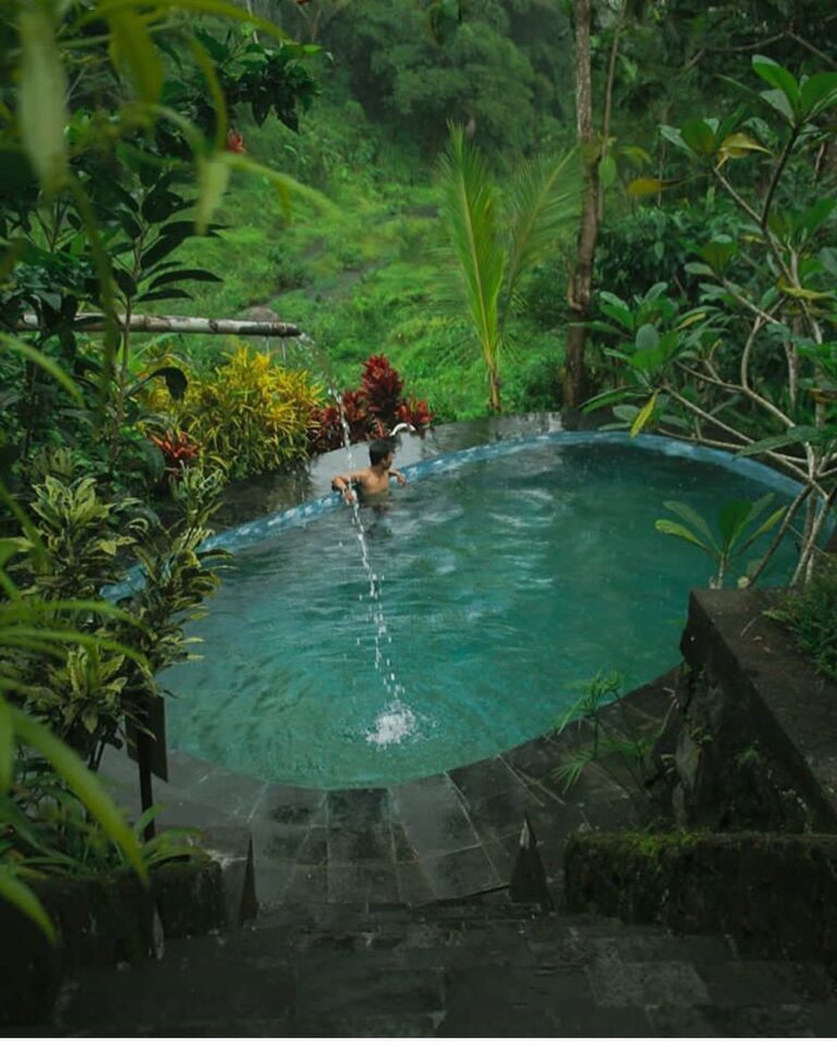 Siang-siang gini berendam enak lur 

#explorejogja photo today by  taken at Rive...