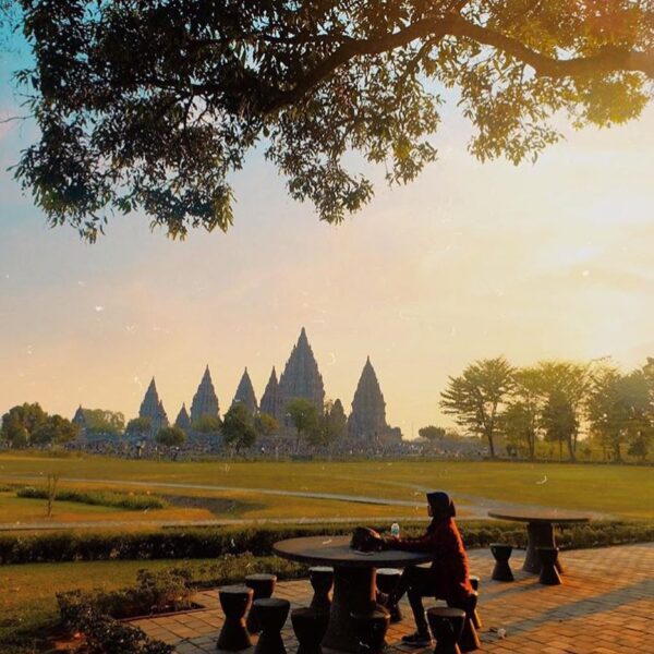 Soreku produktif. Kamu?

#explorejogja photo today by  taken at Candi Prambanan,...