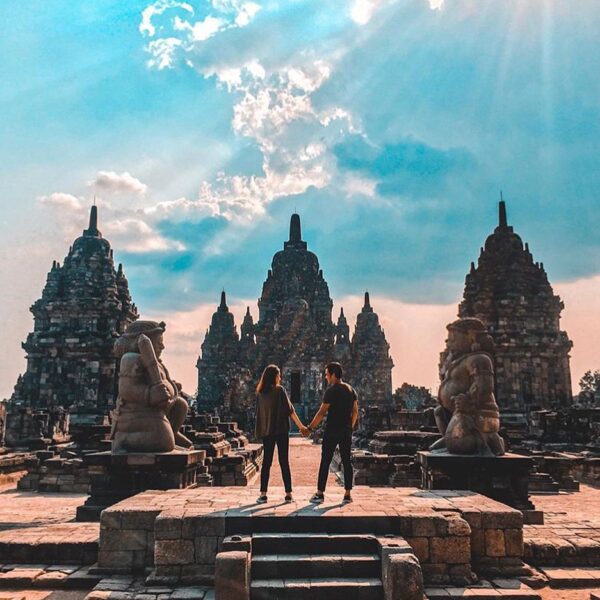 Tag pasanganmu yang mau diajak foto di sini?

#explorejogja photo today by  take...