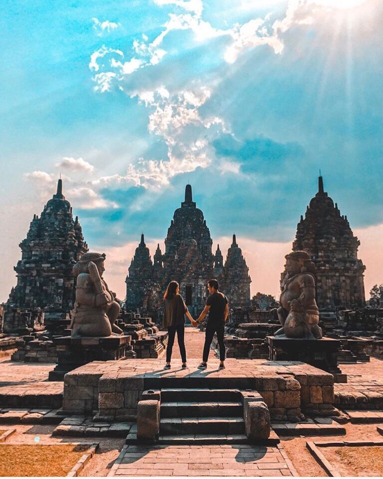 Tag pasanganmu yang mau diajak foto di sini?

#explorejogja photo today by  take...