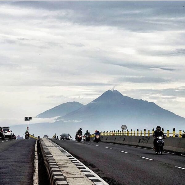 Tempat favorit Ngabuburit kalian di mana guys?

#explorejogja photo today by  ta...