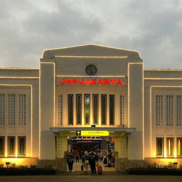 Udah kangen belom?

#explorejogja photo today by  taken at Stasiun Tugu Yogyakar...