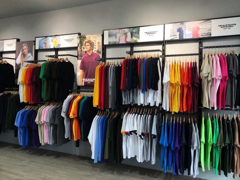 Yang mau cari Kaos polos & Topi polos bisa langsung cus ke store  harga Tshirtny...