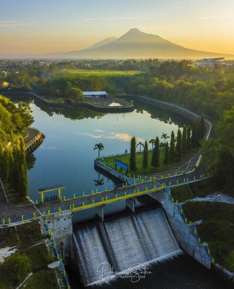 Yang suka Jogging di sini mana suaranya? 
#explorejogja photo today by  taken at...