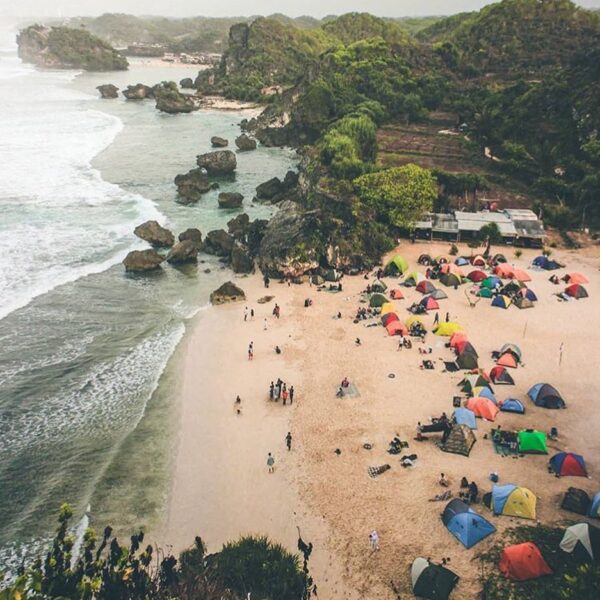 Yuk camping lagi weekend ini

#explorejogja photo today by  taken at Pantai Ngru...