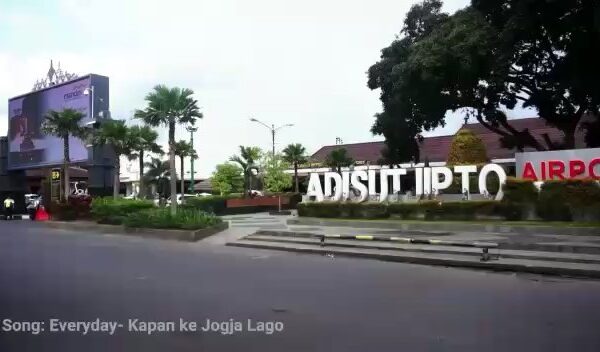 Yuk yang mau cobain Sop Bukan Janda (

Ada banyak banget menunya, ada
Sate maran...