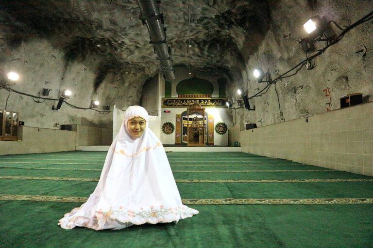 #Ramadan2017 #ExplorePapua Photo today by  taken at Mesjid Jami Baabul Munawwar,...