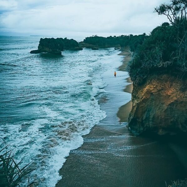 A hidden gem in Ujung Genteng, Pantai Pengantin. Tag your friend who should be h...