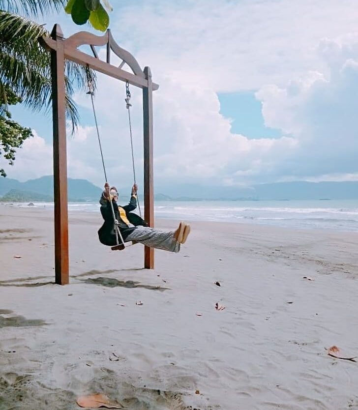 Anyone else hanging around waiting for the holiday arrive?
-
Photo by  taken at ...