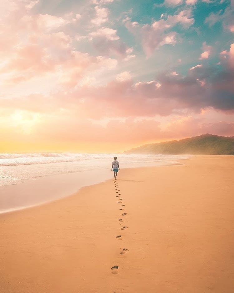 Beach anyone? 
-
-
A beautiful picture by  via  taken at Pantai Muara Cipanarika...