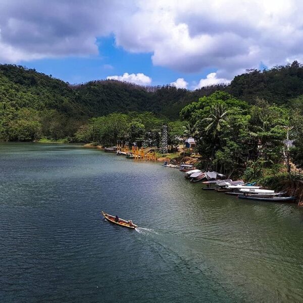 December is coming to an end. Where will you spend your holiday? May this pictur...