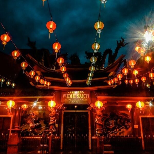 Do you notice something different in this photo by  Yes, Cap Go Meh festivities ...