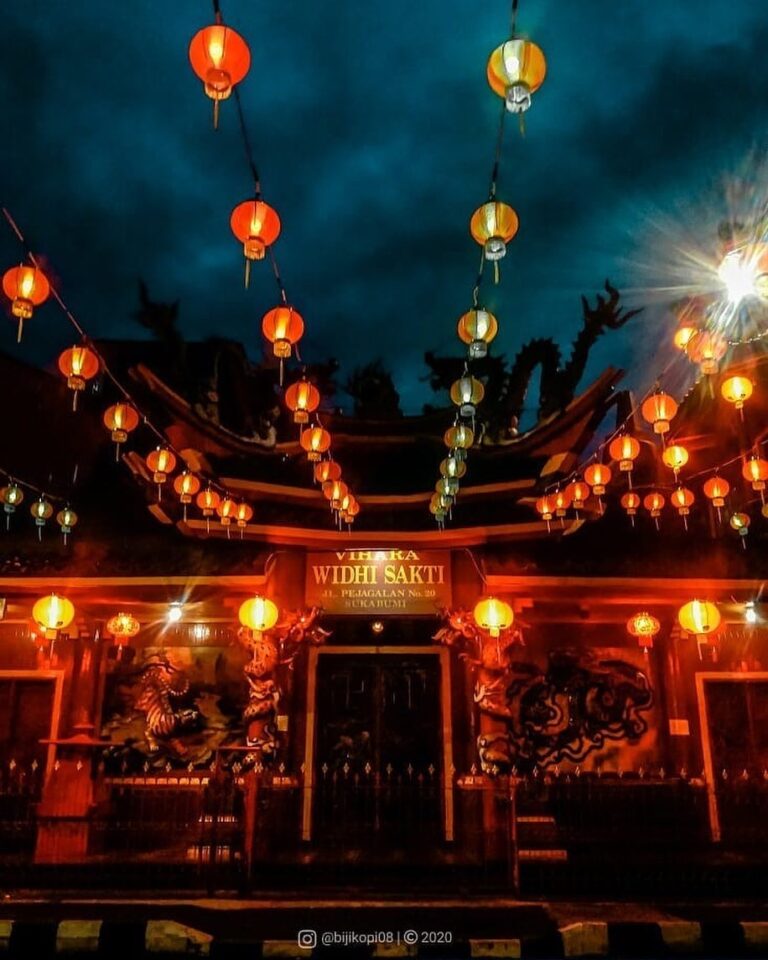 Do you notice something different in this photo by  Yes, Cap Go Meh festivities ...