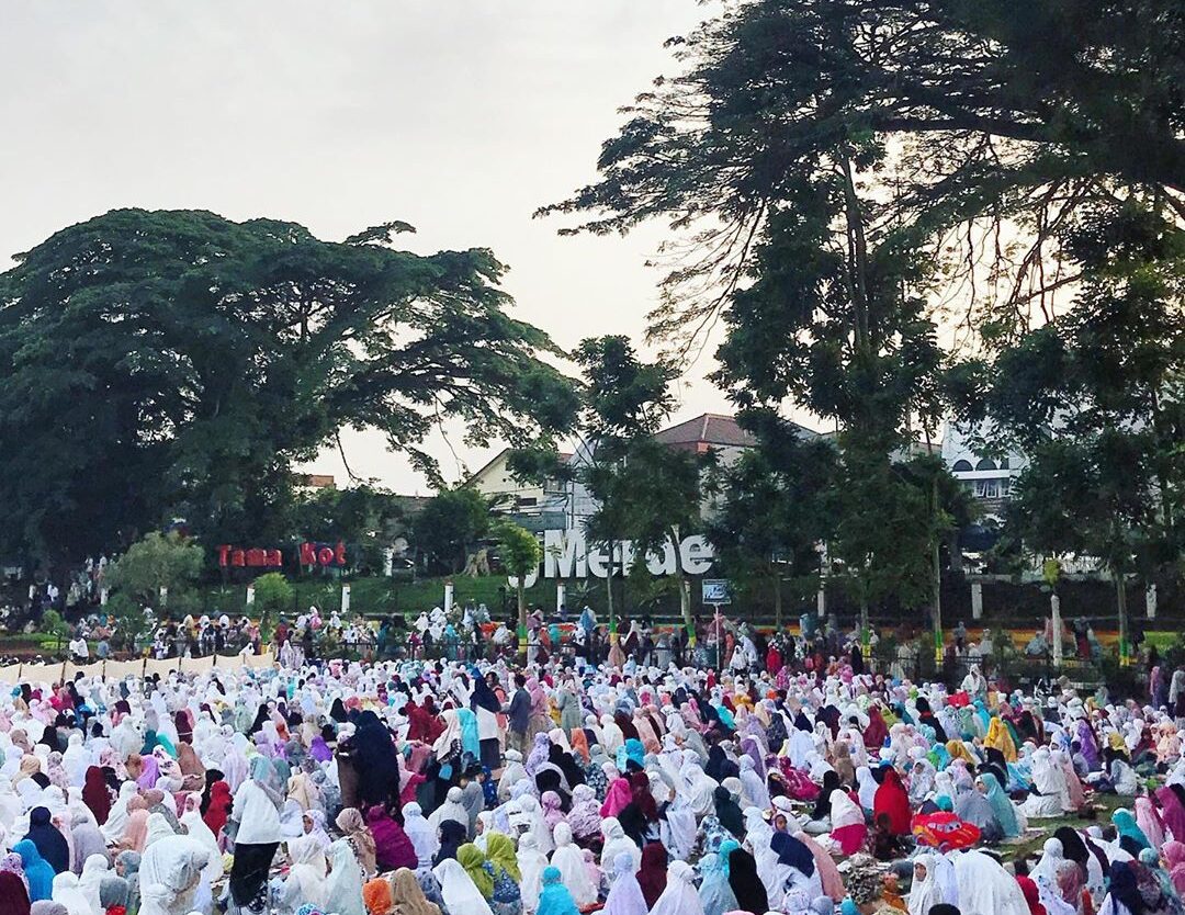 Eid Mubarak! Wishing you and your family a joyful Eid! Ngomong-ngomong, yang ber...