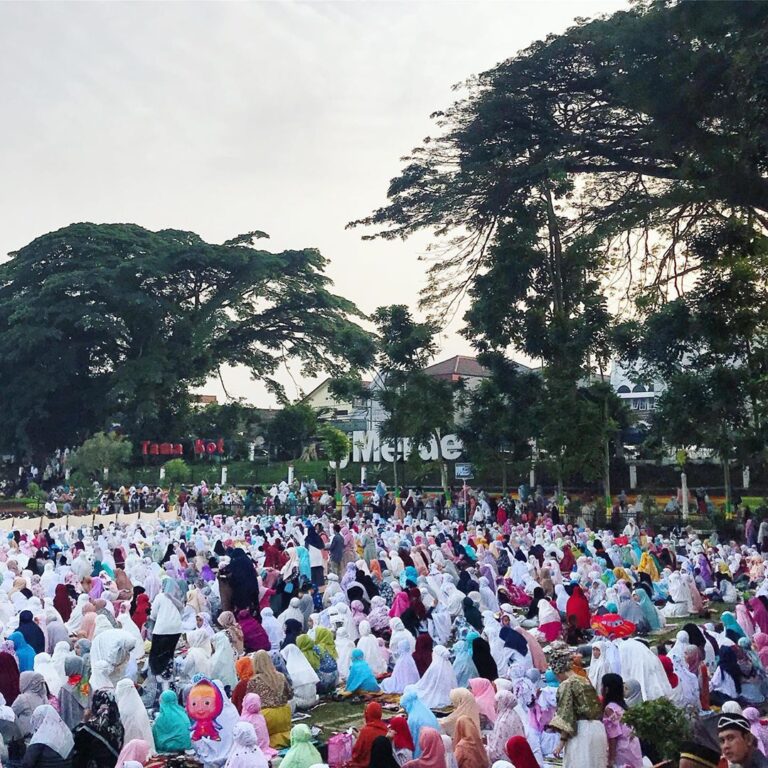 Eid Mubarak! Wishing you and your family a joyful Eid! Ngomong-ngomong, yang ber...