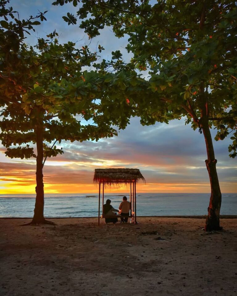 Golden hour at Ujung Genteng beach nicely captured by  #exploresukabumi...