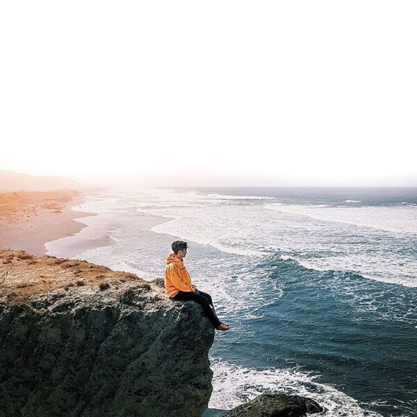 Golden hour at a shoreline is perfect,  isn't it? Share us your favorite beach i...
