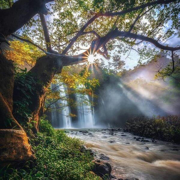 Let this beautiful photo by  welcome your day. Happy weekend! 
#exploresukabumi...