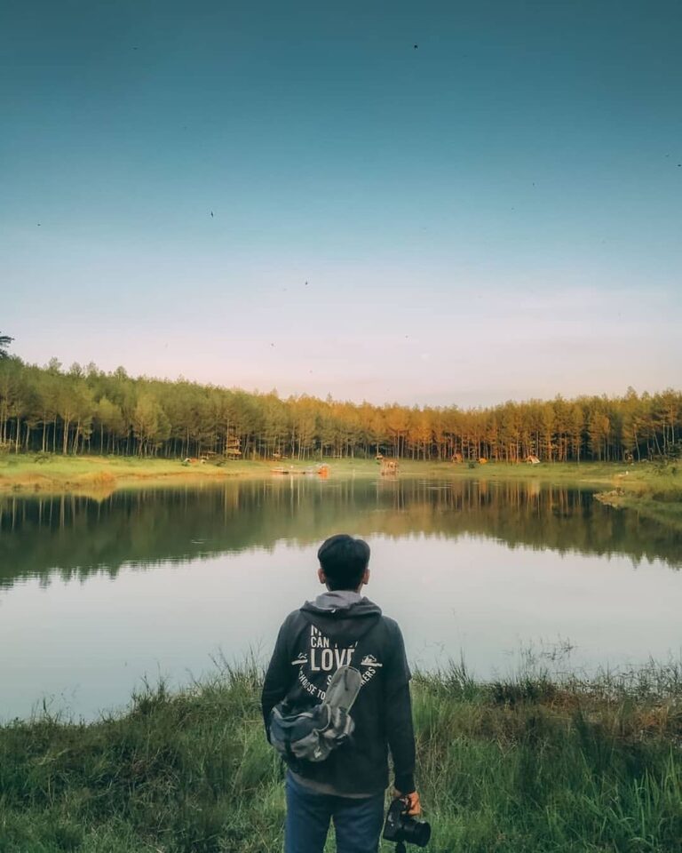Morning scene from Situ Cipiit. Photo by  #exploresukabumi
Have you ever been he...