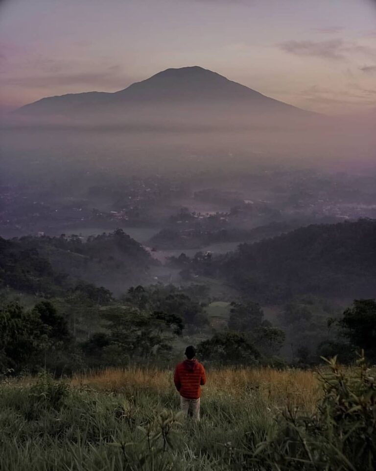 Morning view from Sabak Hill nicely captured by  #exploresukabumi...