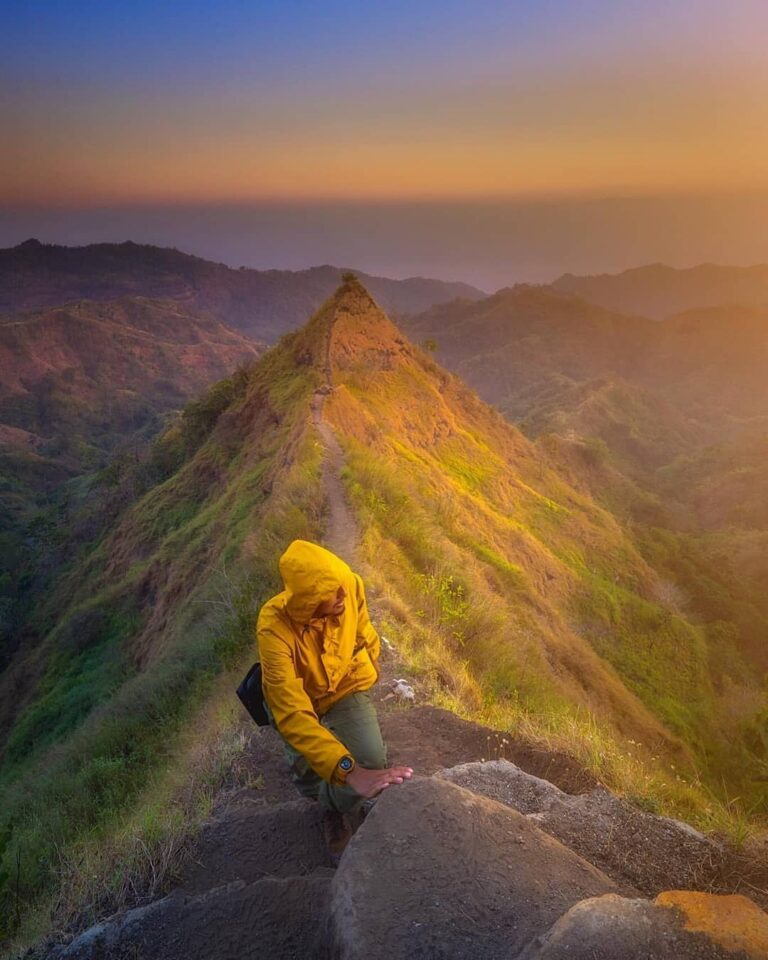 One of the best view that you can get at Moutain Tumpeng. #exploresukabumi photo...