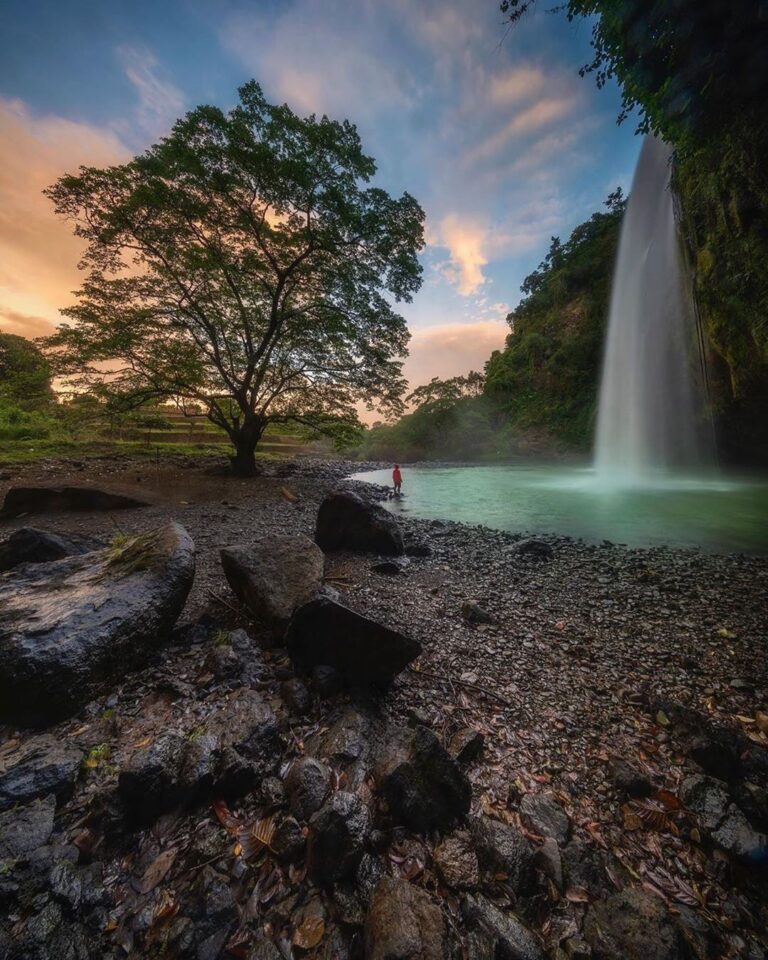 Standing solo, photo by  taken at Curug Sodong #exploresukabumi...