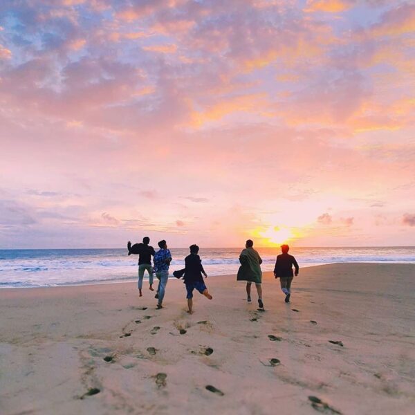 Sunset, check! White sand beach, check! Best friends, check! What else do you ne...