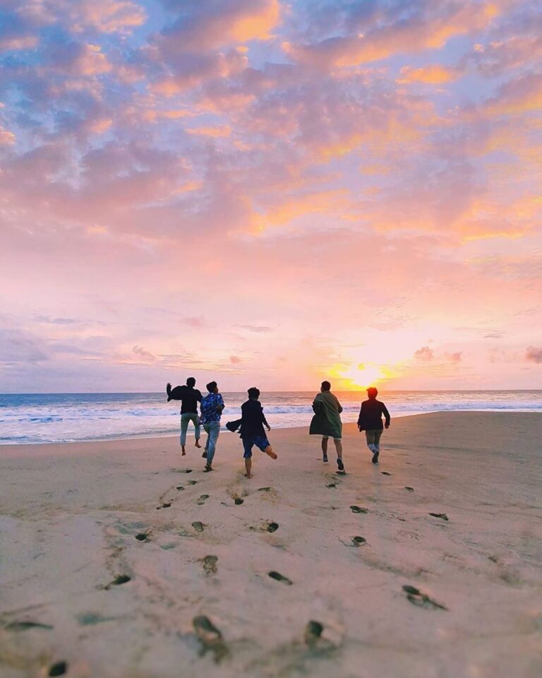 Sunset, check! White sand beach, check! Best friends, check! What else do you ne...
