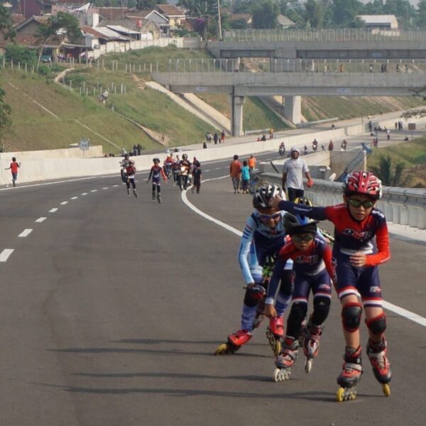 #es_newsreport
Kapan Tol Bocimi diresmikan? Jalan tol Bocimi siap diresmikan akh...