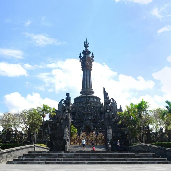 Kalau Jakarta punya Monas, Monumen Bajra Sandhi ini ibarat Monas-nya Bali. Monum...