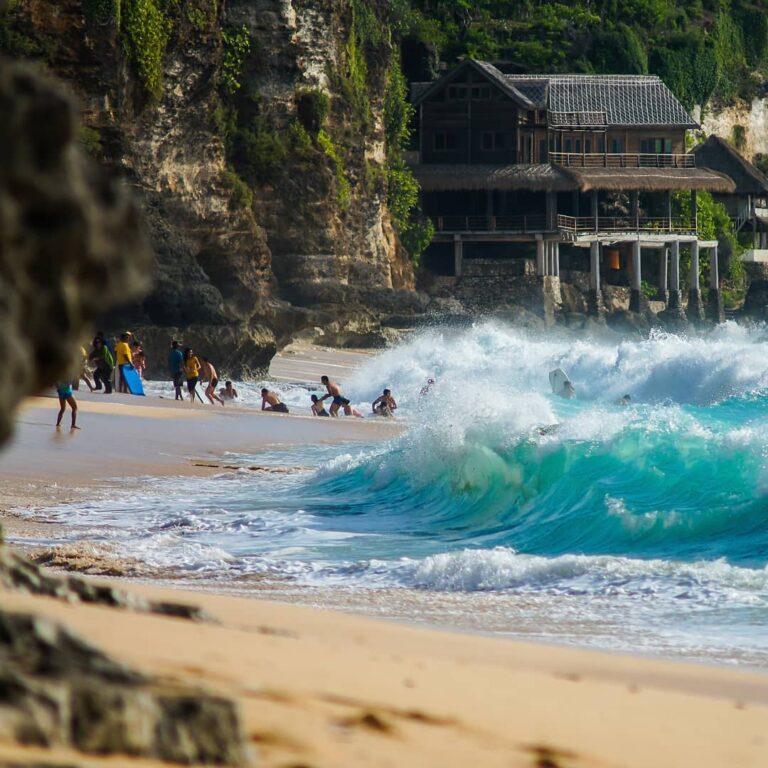 Kini ia disebut Pantai Dreamland, setelah sebelumnya banyak cerita yang berbicar...
