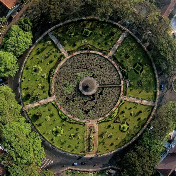 Kota Malang, seperti kota-kota lain di Indonesia, terus tumbuh dan berkembang. B...