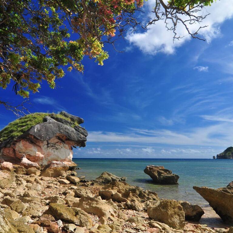 Kurang lengkap rasanya jika menghabiskan waktu liburan ke pantai tanpa mengabadi...