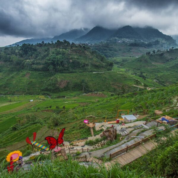 Magetan punya objek wisata baru yang sukses mengemas indahnya panorama alam deng...