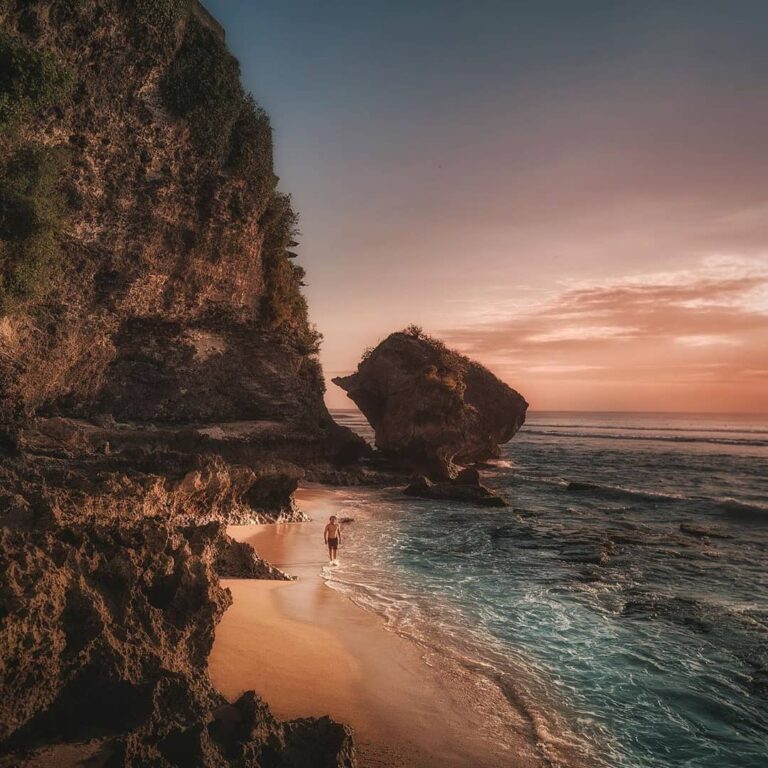 Masih ingat nggak, kapan terakhir kali menghabiskan waktu senja pantai untuk mel...