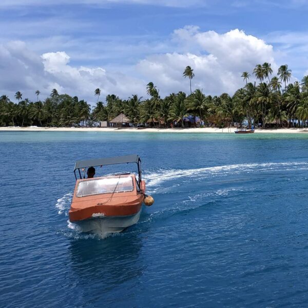 Meskipun tsunami pernah menghantam pulau ini, namun keindahannya tak lantas lunt...