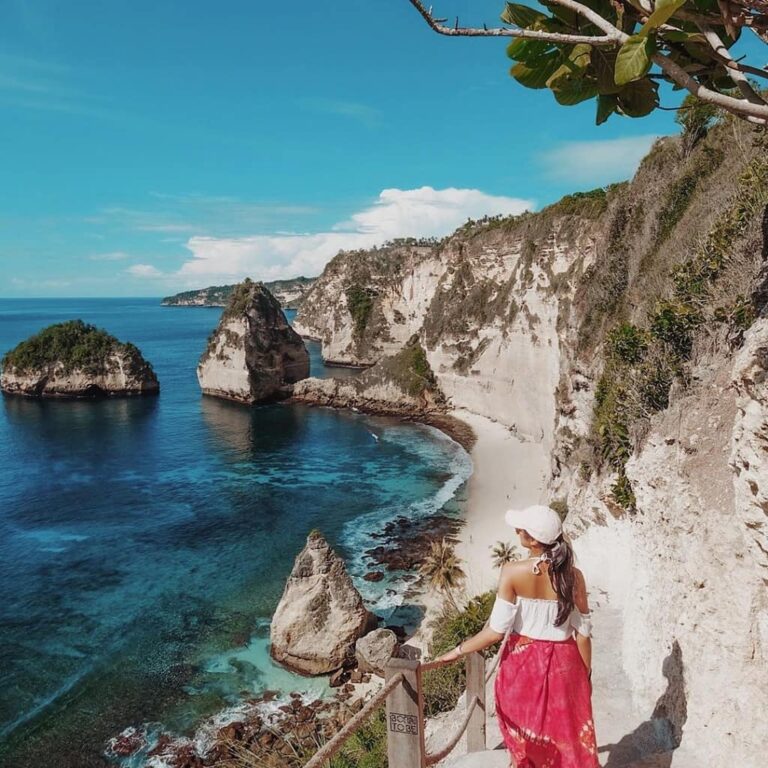 Mungkin waktu  mengabadikan cantiknya Nusa Penida, Bali, suasana yang terasa saa...