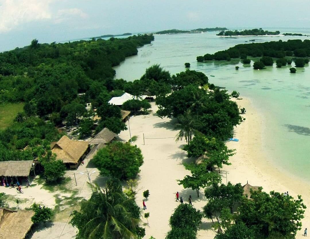 Penat di ibukota? Pulau seribu jawabannya!
. 
Kepulauan Seribu ini terdiri atas ...