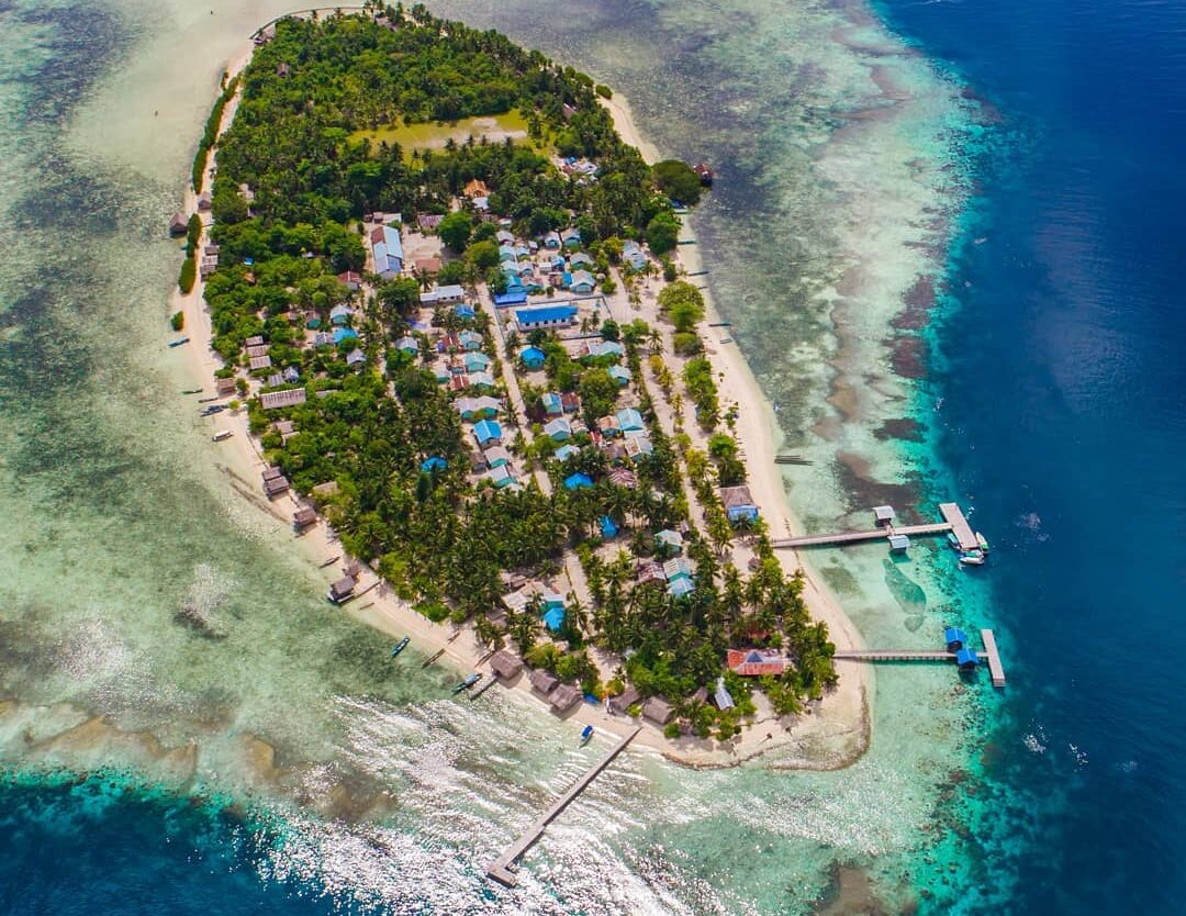 Pernah dengar Raja Ampat, tempat wisata tersohor di Papua Barat? Bagaimana denga...