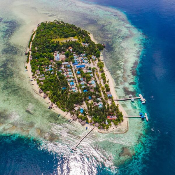 Pernah dengar Raja Ampat, tempat wisata tersohor di Papua Barat? Bagaimana denga...