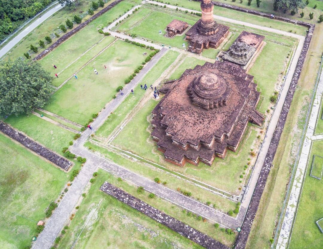 Pernah dengar cerita tentang Candi Muara Takus?
. 
Candi ini adalah sebuah candi...