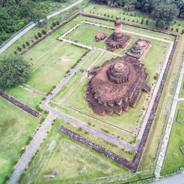 Pernah dengar cerita tentang Candi Muara Takus?
. 
Candi ini adalah sebuah candi...