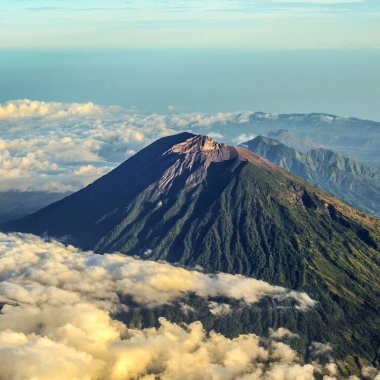Sebagai Gunung tertinggi di Bali, Gunung Agung menyimpan beragam fakta menarik.
...