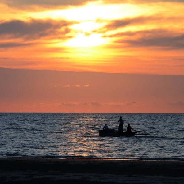 Senja paling romantis yang pernah kamu nikmati ada dimana?
. 
Di kabupaten Dongg...