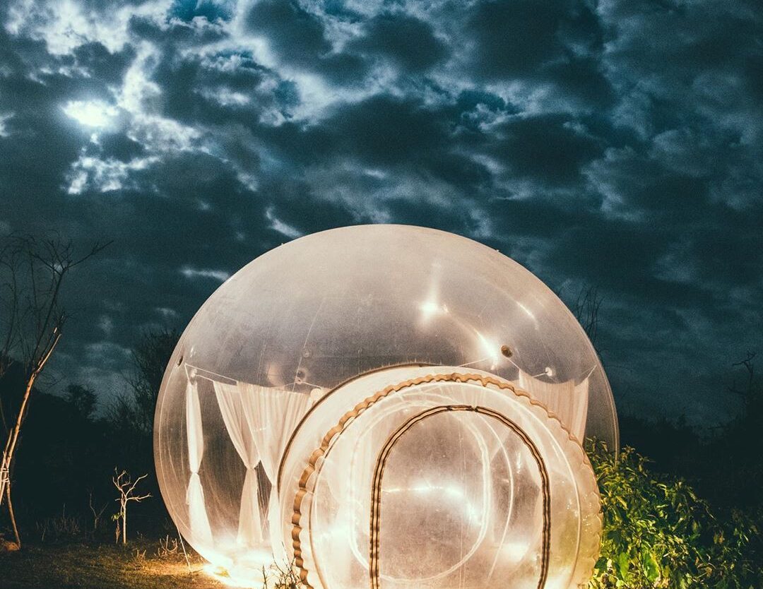 Sudah pernah merasakan sensasi Glamour Camping? Kalau belum, cobain yuk! Sudah b...