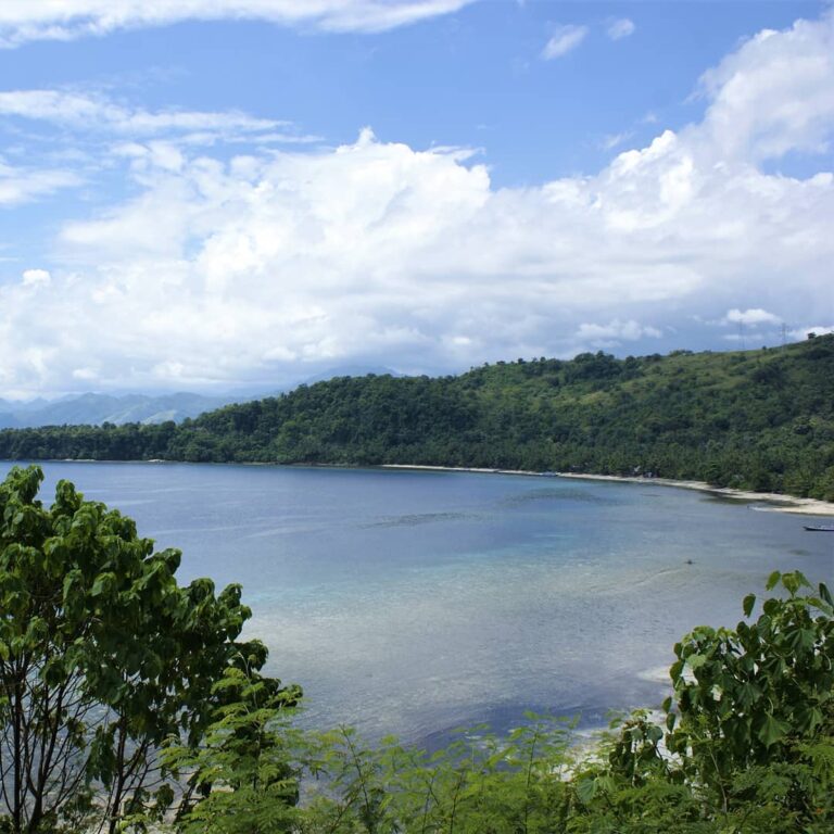 Sulawesi terdiri dari ribuan gugusan kepulauan yang sangat indah dengan berbagai...