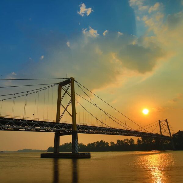 Sungai di Kalimantan Selatan terlalu indah untuk kita susuri. Apalagi kita bisa ...