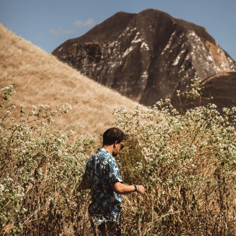 Trekking merupakan kegiatan berjalan kaki yang rutenya cukup panjang. Kegiatan i...