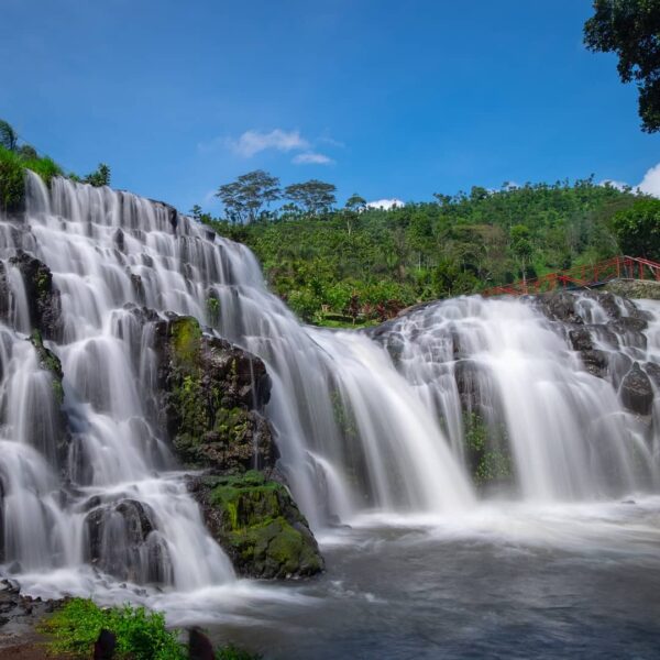 Wow, ternyata Bondowoso punya Niagara mini, lho! 
Nama sebenarnya adalah Air Ter...
